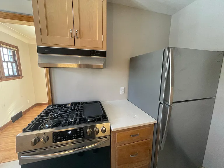 1933 Arthur St NE — Photo 5