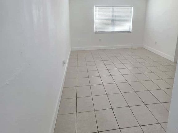 5th image of 16135 NE 19th Ct #4