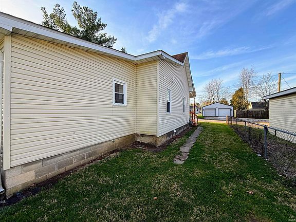 5th image of 1104 Axtell Ave