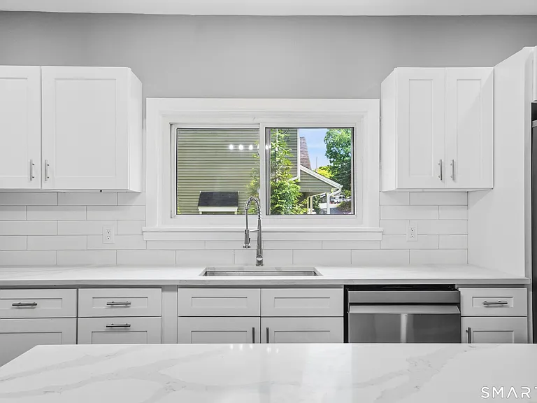 275 Riverview Ave — Photo 8
