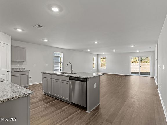 5th image of 7079 Woodline Drive SW