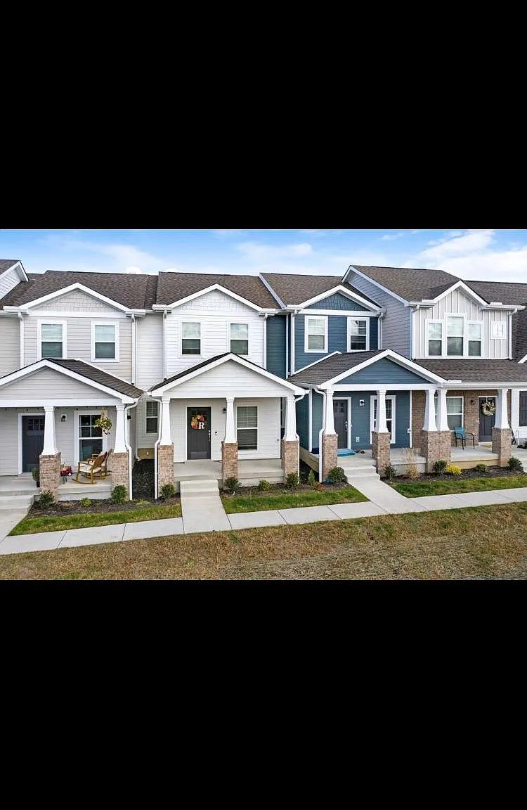 3 bed, 1623 sqft, $2,300 — Photo 1