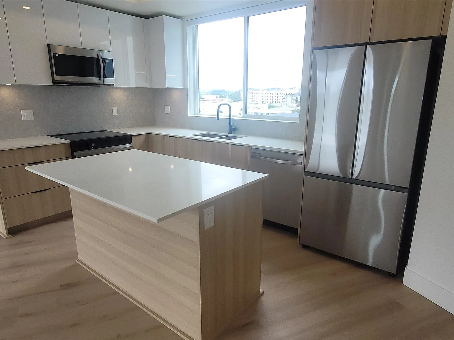2 bed, 960 sqft, $2,350 — Photo 2