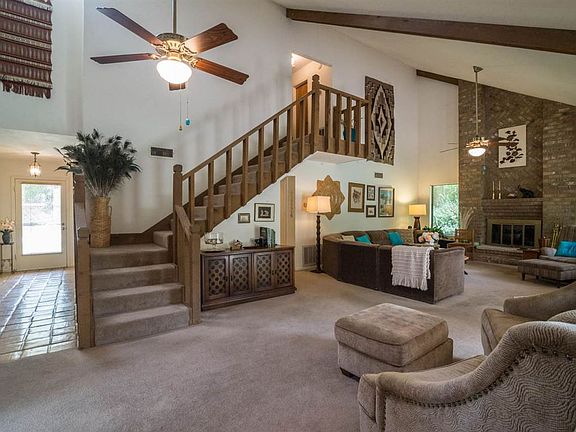 3rd image of 635 Shakespeare Dr