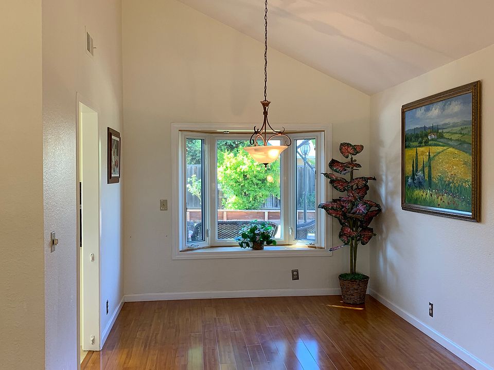 1st image of 3008 Calle De La Mesa