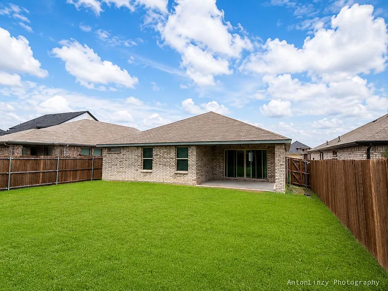 3230 Baehr Dr — Photo 3