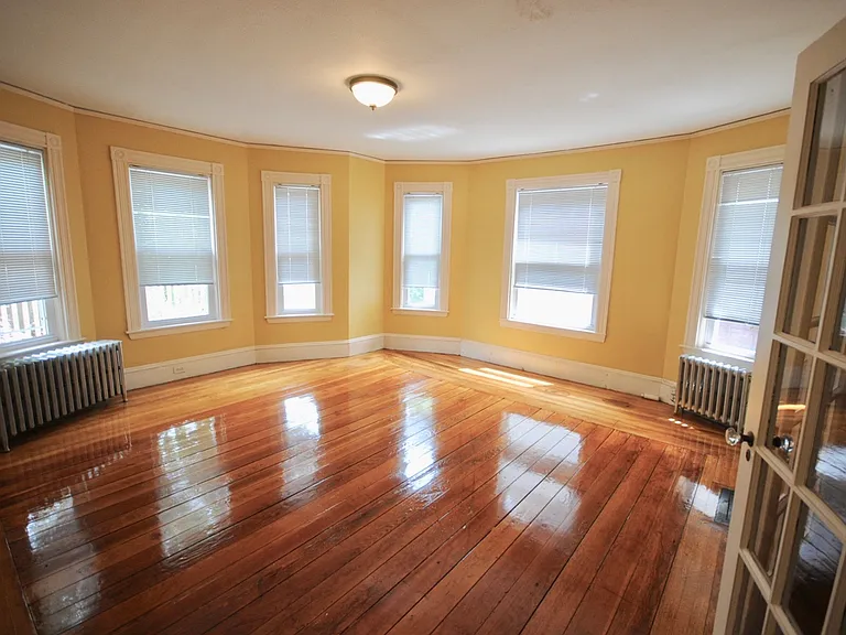 16 Hinckley St #1R — Photo 2