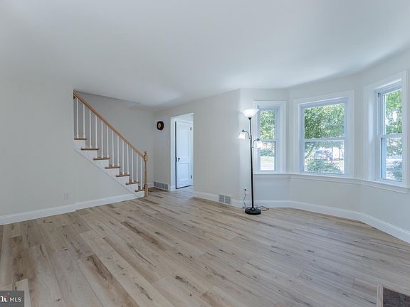 2nd image of 1414 Sunset Dr
