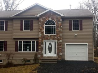 5116 Sun Valley Ln, Henryville, PA 18332