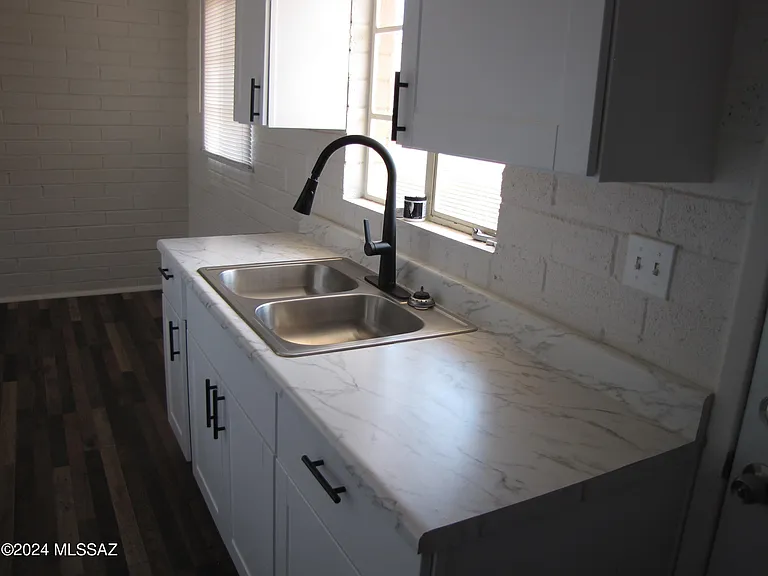 4721 E 1st St — Photo 5