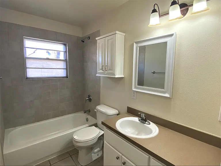 4908 43rd St — Photo 11