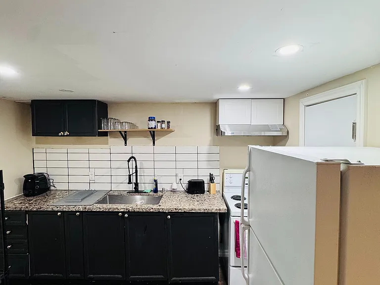 170 Louth St #BASEMENT — Photo 5