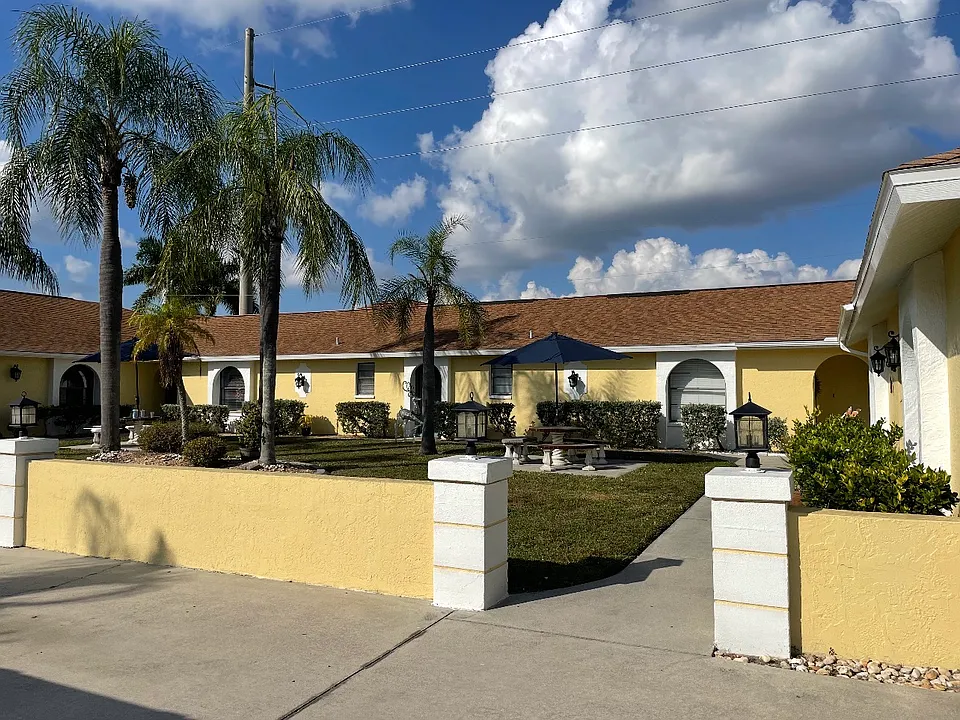 833 Cape Coral Pkwy W #5