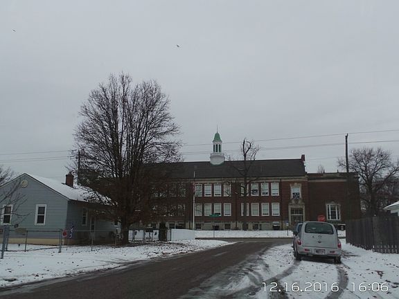 5th image of 517 S Bosart Ave