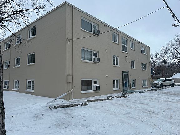 5th image of 102-3104 Victoria Ave #102