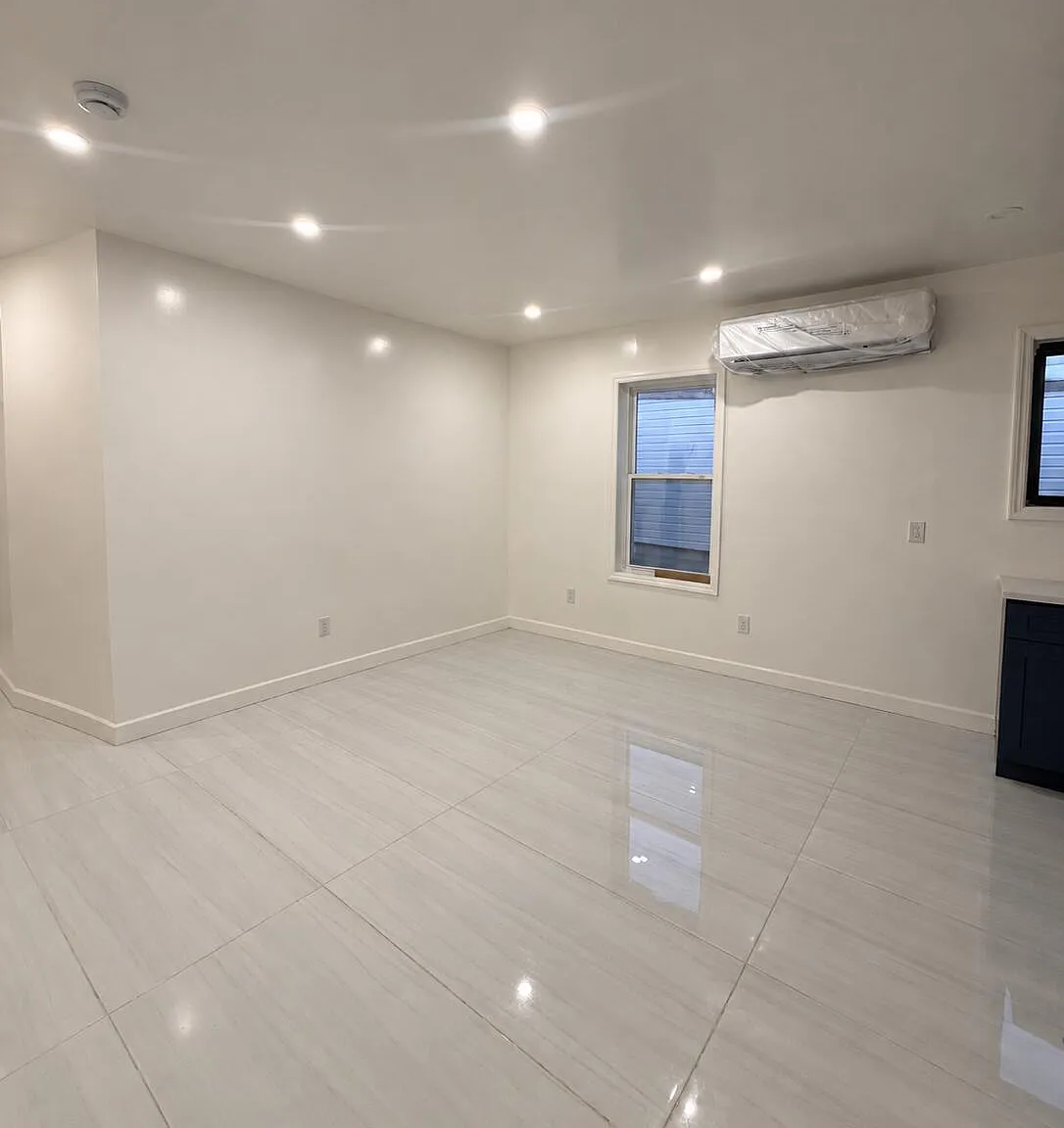3 bed, 1.0 bath, 2088 sqft, $3,300 — Photo 2