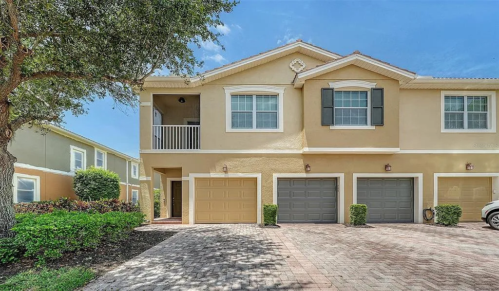 2 bed, 2.0 bath, 1036 sqft, $2,100 — Photo 3