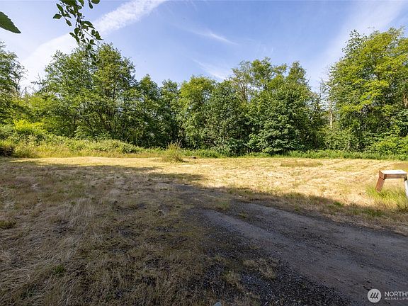 3rd image of 1875 NE Sipes Lane