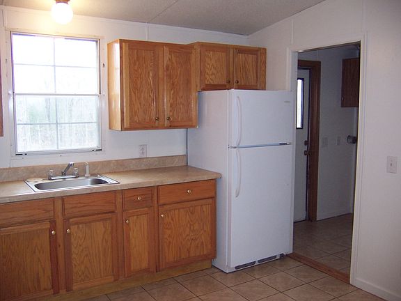 Spacious Eat In Kitchen