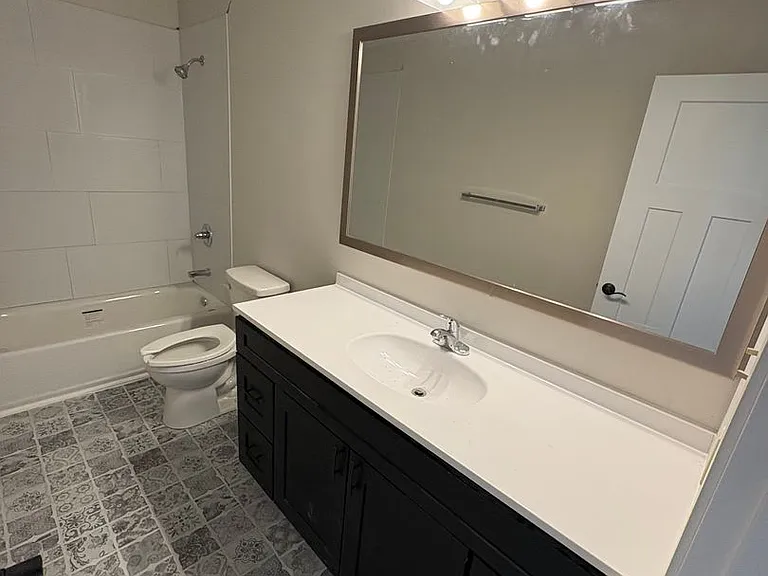 2202 Illinois Ave — Photo 5
