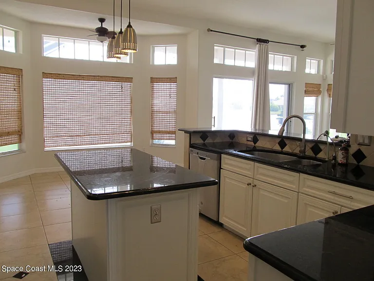 986 Fostoria Dr — Photo 7
