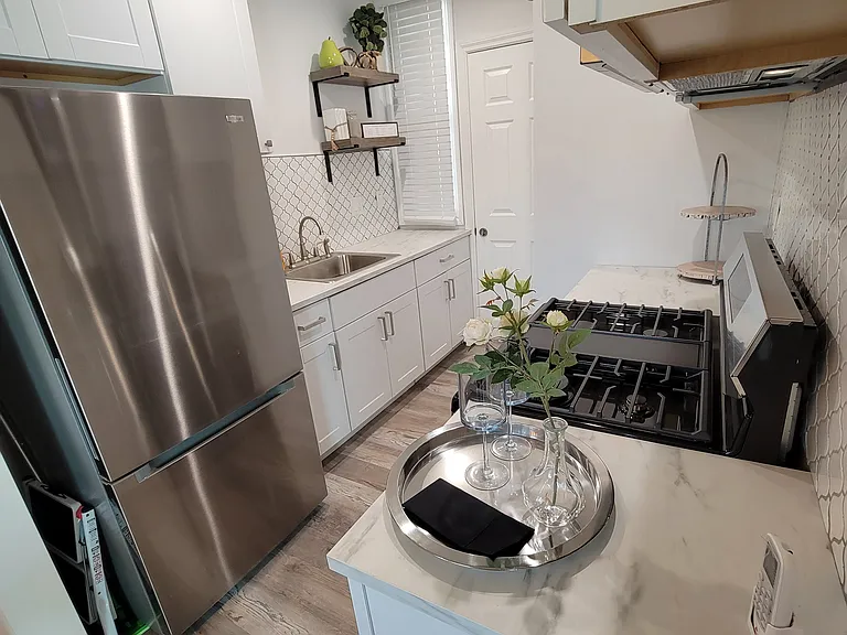 6250 S Wilton Pl — Photo 5