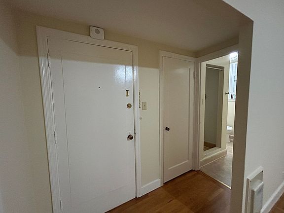 3rd image of 2146 Van Ness Ave #28R