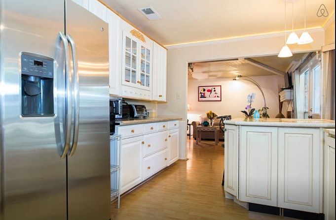 Dining room/buffet/ cabinets