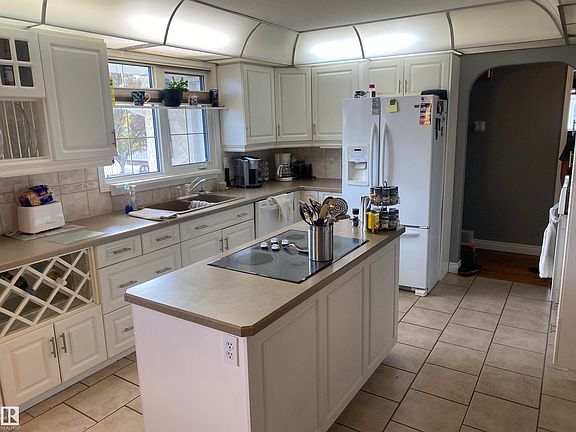 3rd image of 4719 47th St