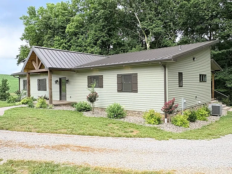 925 Clifton Church Rd — Photo 3