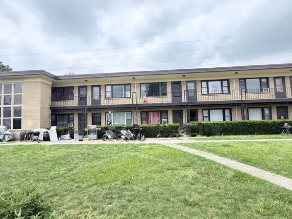 44 King Arthur Ct APT 12, Melrose Park, IL 60164