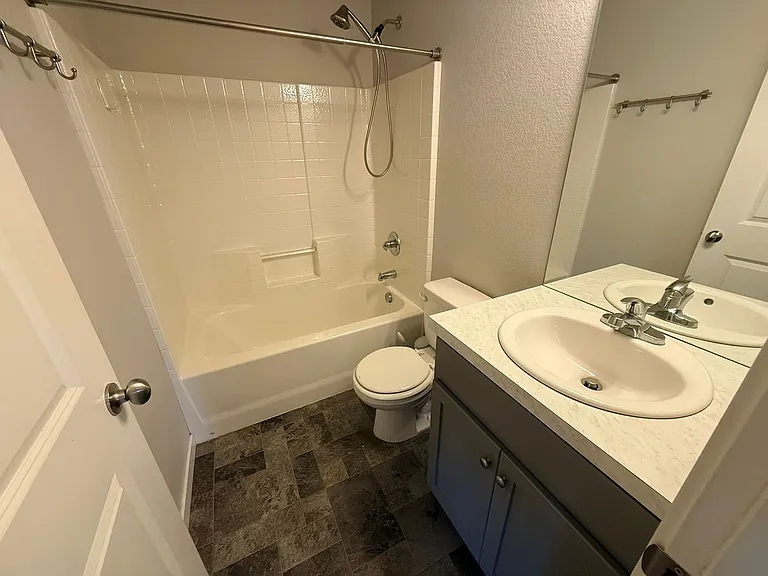 2139 Saison St — Photo 9