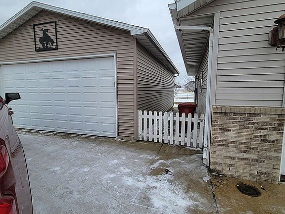 3rd image of 914 Jolene Dr