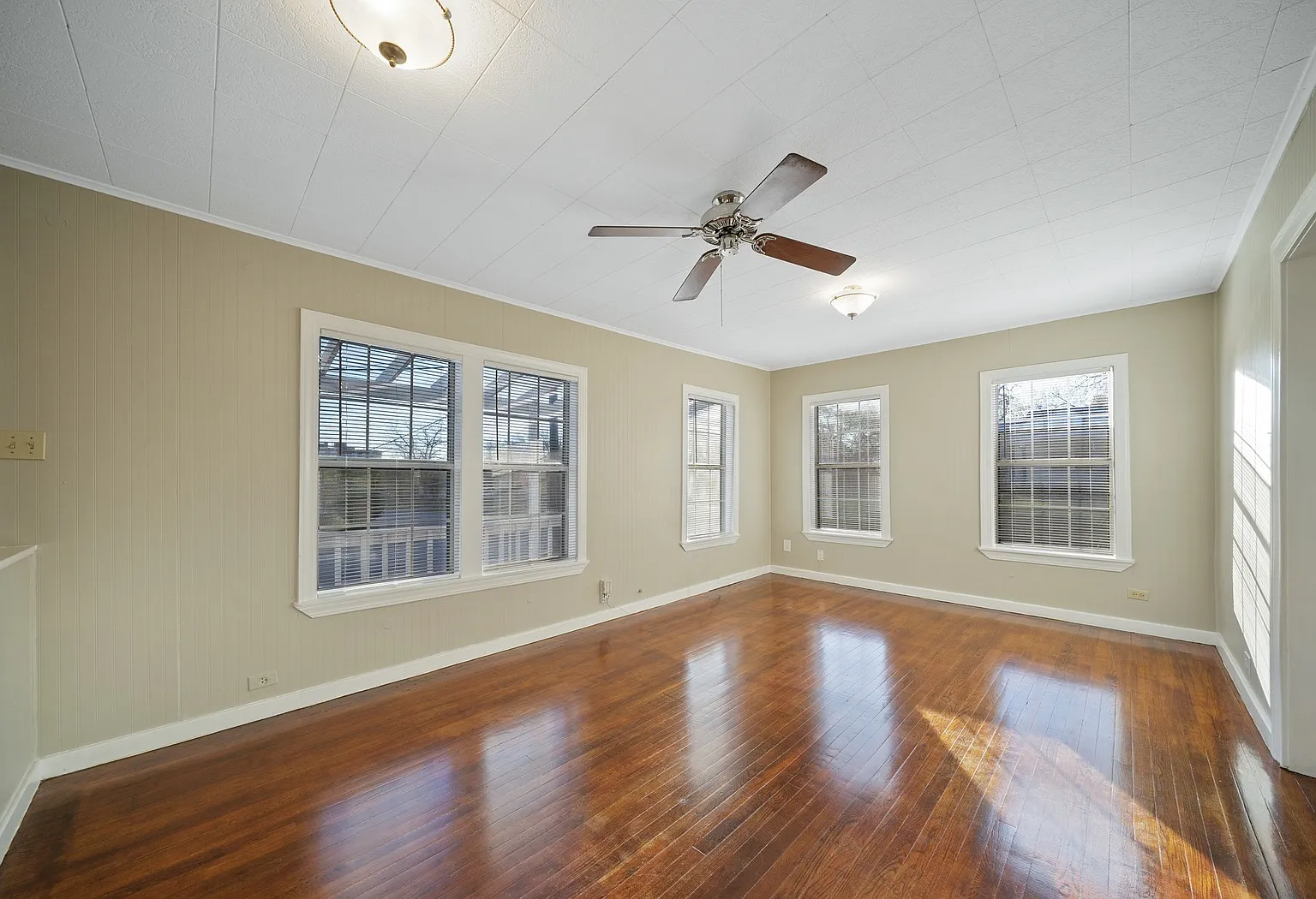 3 bed, 1015 sqft, $1,350 — Photo 4