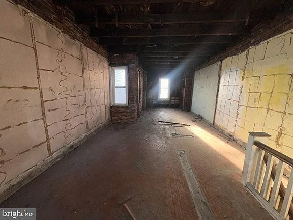 3rd image of 5436 Whitby Ave