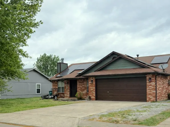 3807 W Locust St, Rogers, AR 72756