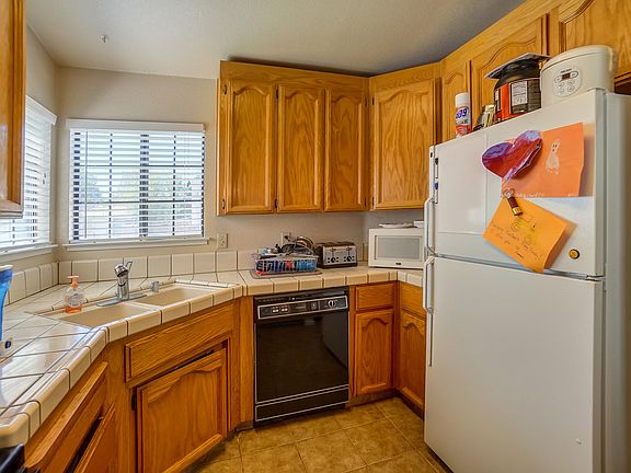 4th image of 308 Greenmore Way