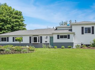 915 Basswood St, Hoffman Estates, IL 60169