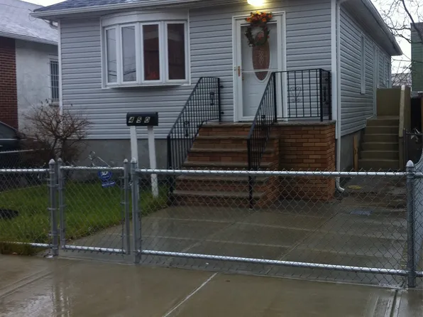 450 Beach 69 St, Arverne, NY 11692