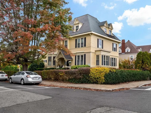 216 Prospect St, Fall River, MA 02720
