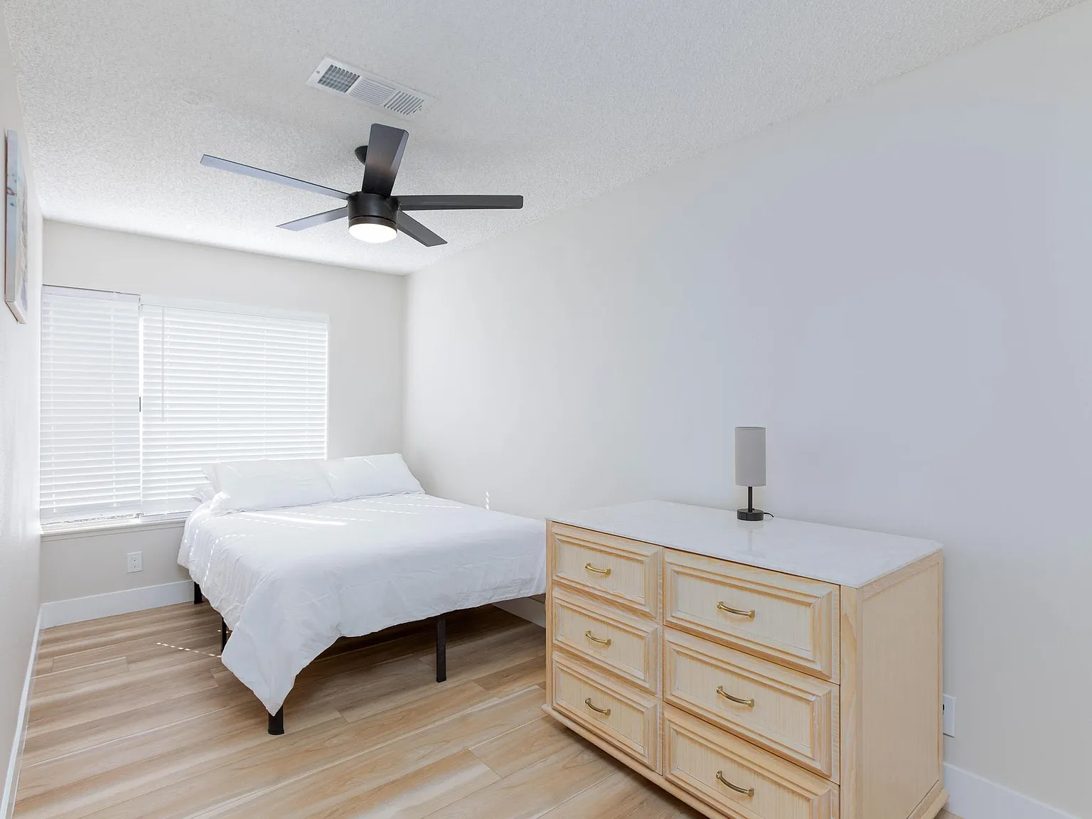 4 bed, 2.0 bath, 1750 sqft, $875 — Photo 1