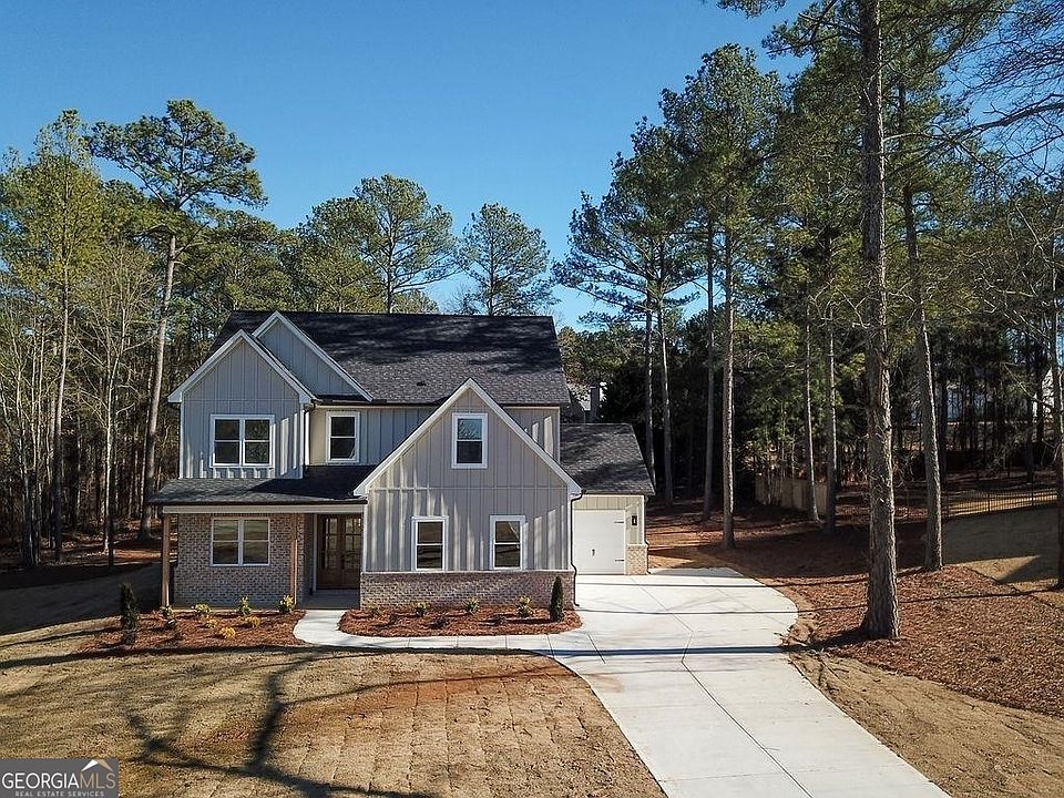 1st image of 300 Brook Hollow Ln