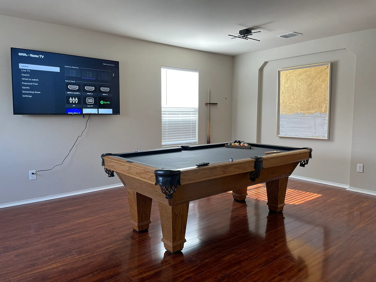 4 bed, 2.5 bath, 2390 sqft, $4,400 — Photo 1
