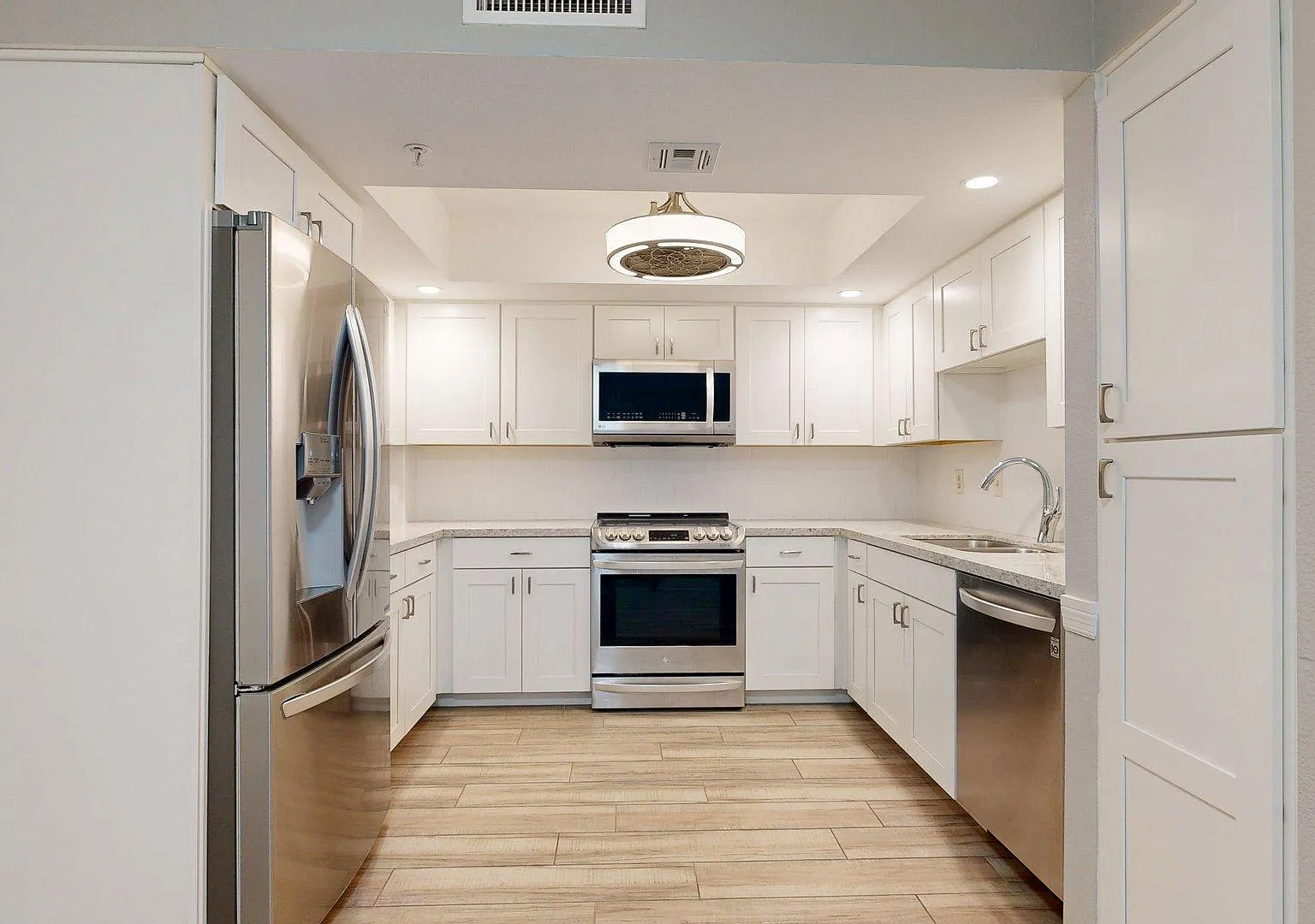 1 bed, 1.0 bath, 882 sqft, $1,800 — Photo 4