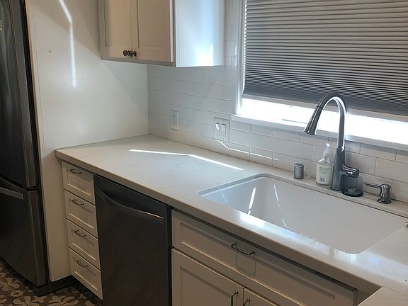 5th image of 3021 Greenfield Ave