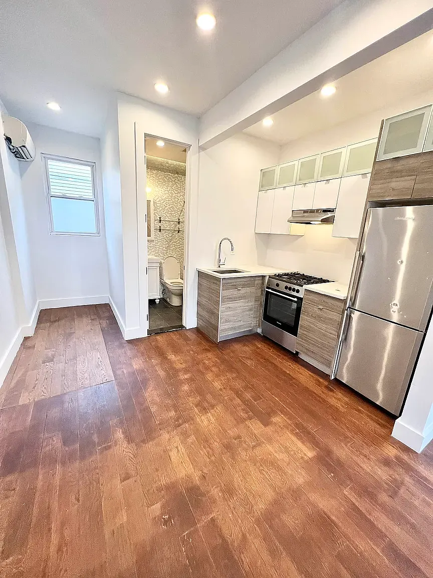 38 Catherine Street — Photo 3