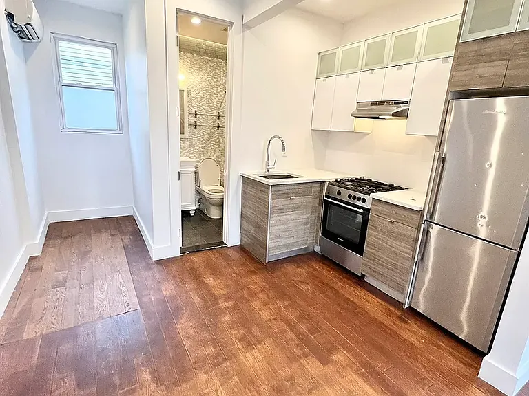 38 Catherine St #1R — Photo 3
