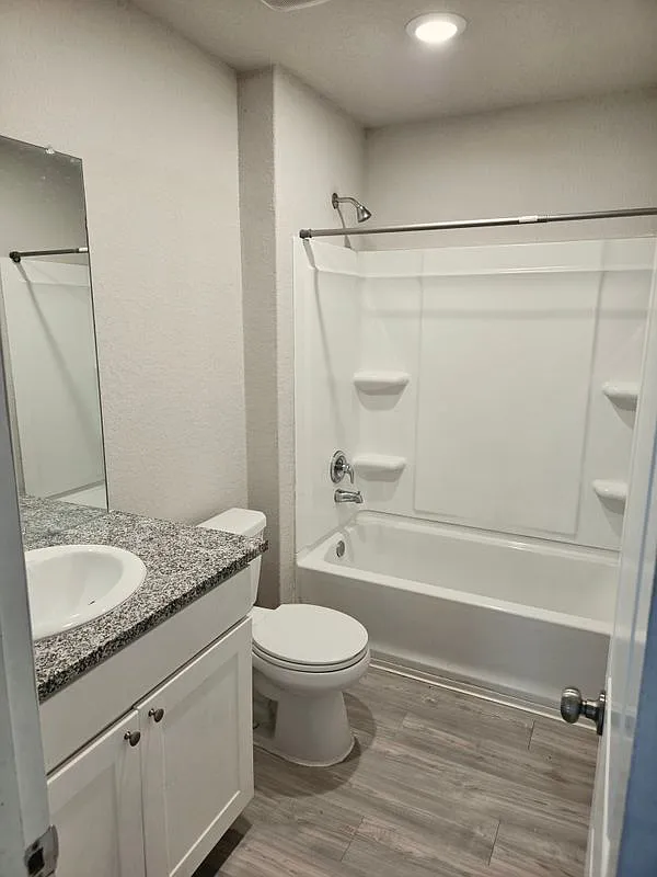 4 bed, 2.5 bath, 1950 sqft, $1,600 — Photo 3
