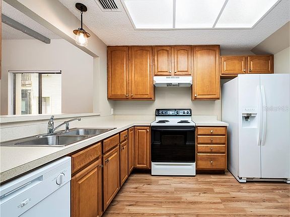 3rd image of 612 Fairmont Ave #22