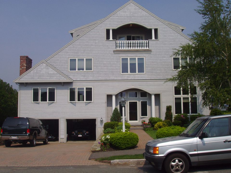 61 Blodgett Avenue - Front